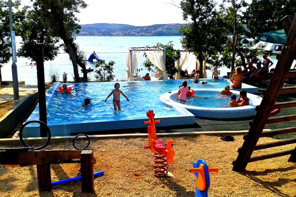 Krk Mobile Homes Klimno Dış mekan fotoğraf